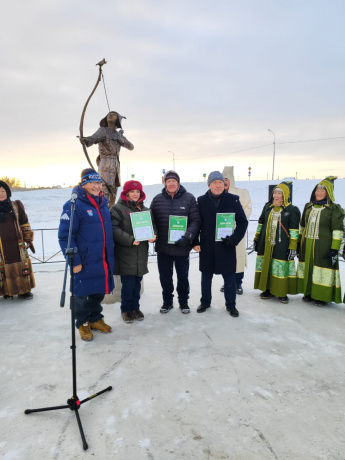 Открытие скульптуры “Два охотника” в Тулагино-Кильдямском наслеге