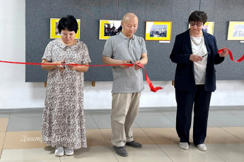 Моменты торжественного открытия персональной астрономической фотовыставки Антона Ушканова «Детская астрономическая обсерватория - мечта Фаины Авдеевой»